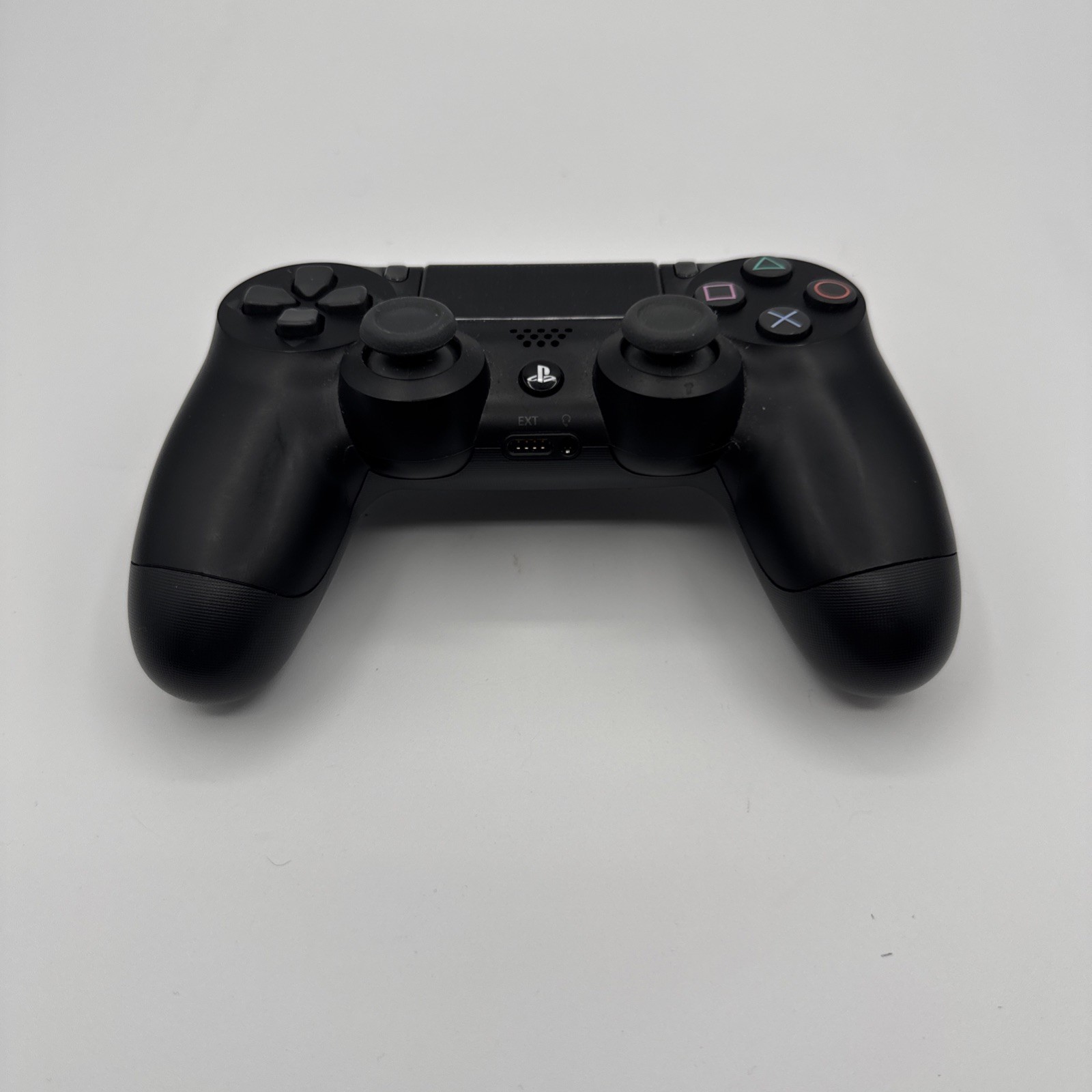 DualShock 4 Wireless Controller - Black - PlayStation 4 — photo 2